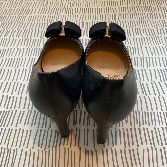 Salvatore Ferragamo Pointed Toe Pumps Mimi Heels - Picture 4 of 11